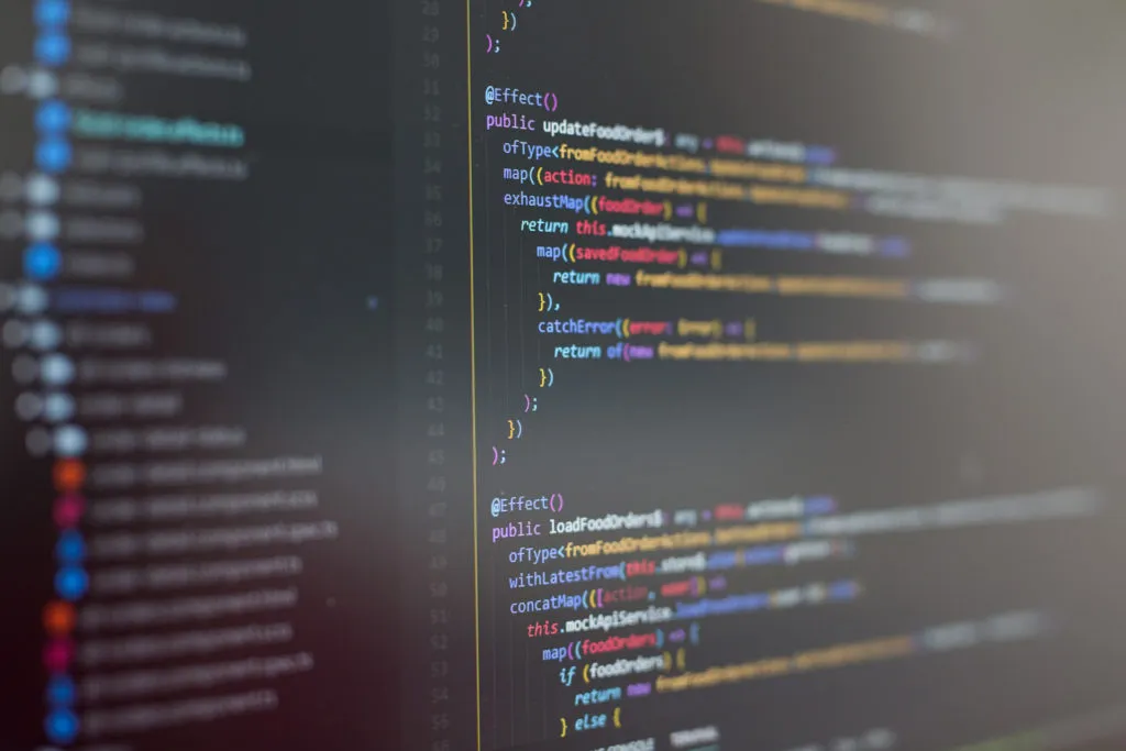 Quellcode in einem Editor als Symbolbild für Webentwicklung